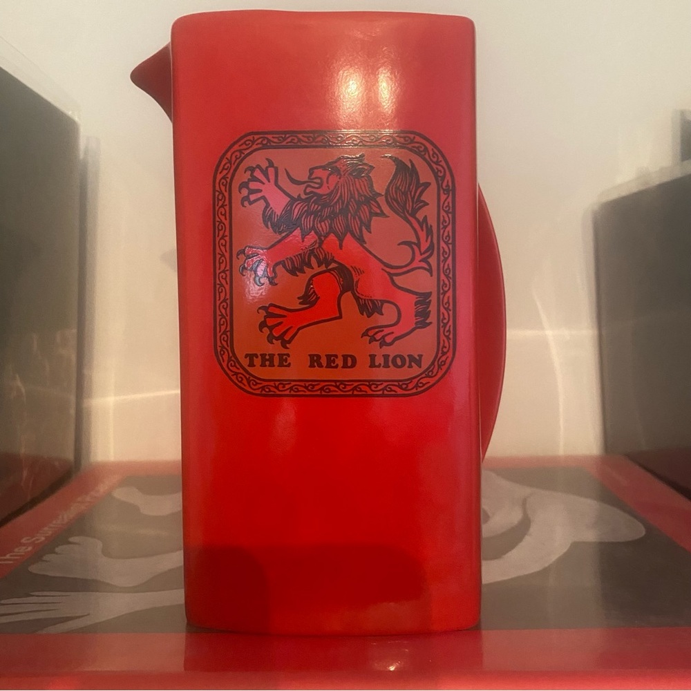 Vintage Carlton ware red lion Water Pitcher Jug